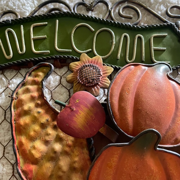 Fall decor 🎃🍁 - Picture 3 of 4